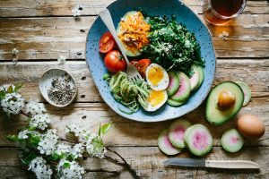 Balanced low-glycemic meal spread with avocados, healthy fats, fiber-rich vegetables, and proteins